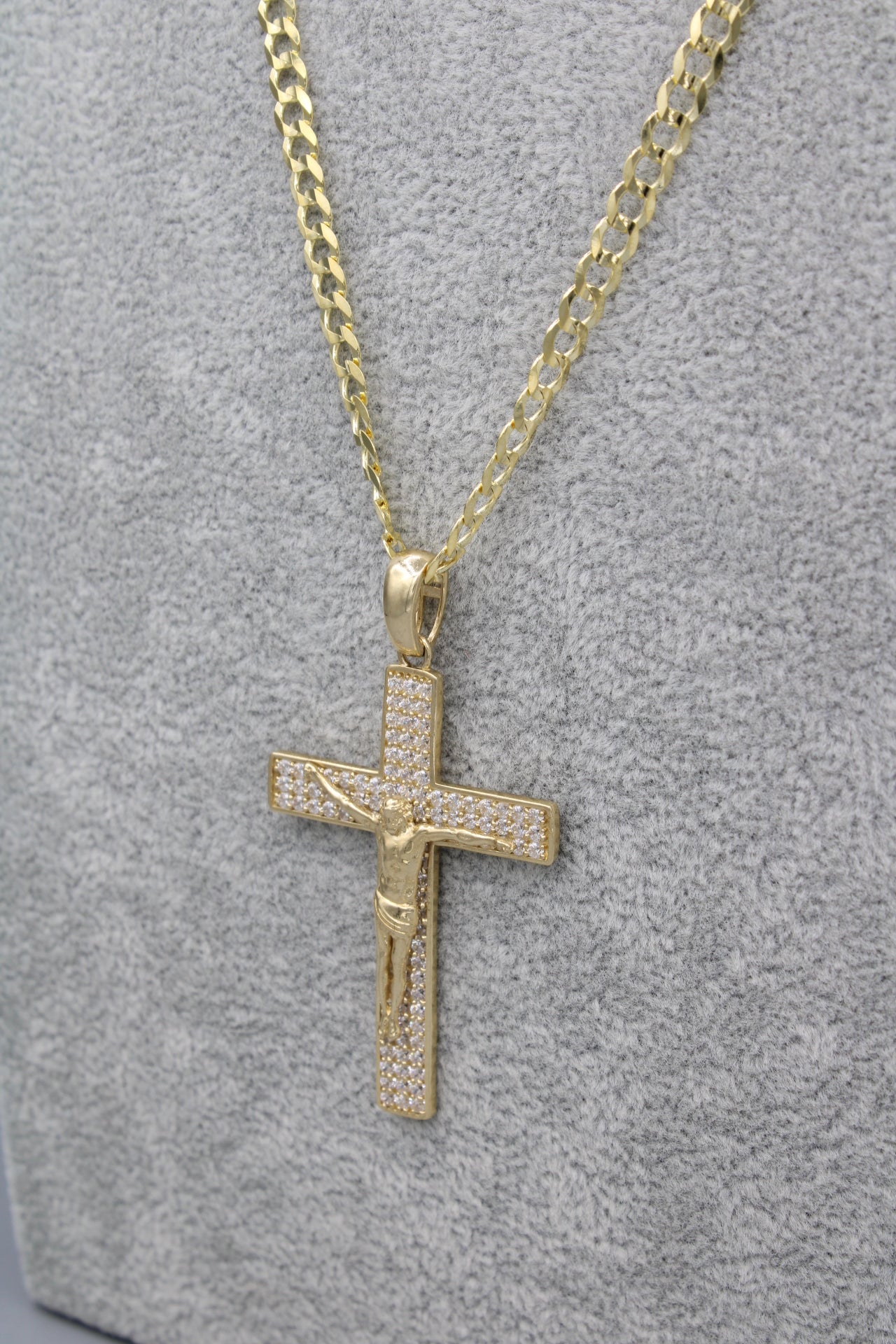 14K Cuban Curb Chain || Cubic Zirconia Crucifix Pendant